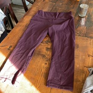 Lululemon Wunder Under luxtreme cropped leggings. Size 8